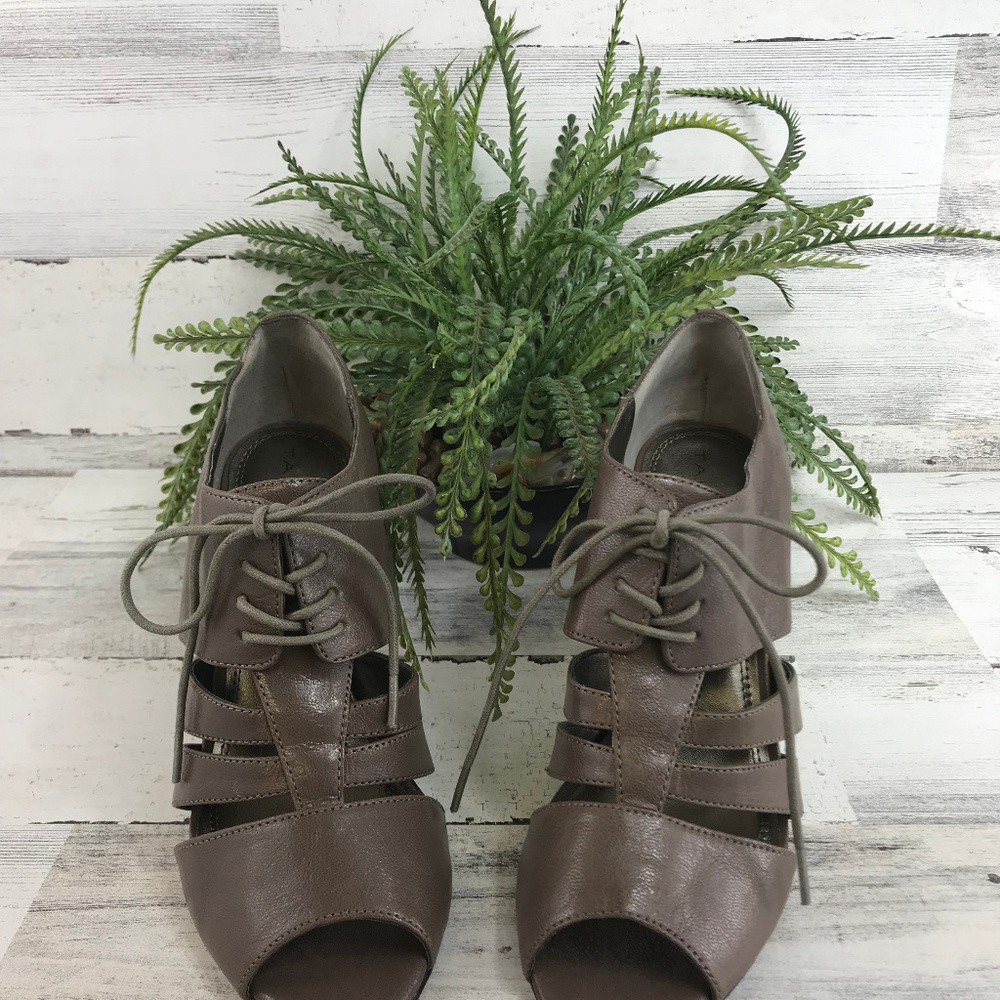 Tahari Sandals Heels [439] - Picture 2 of 6